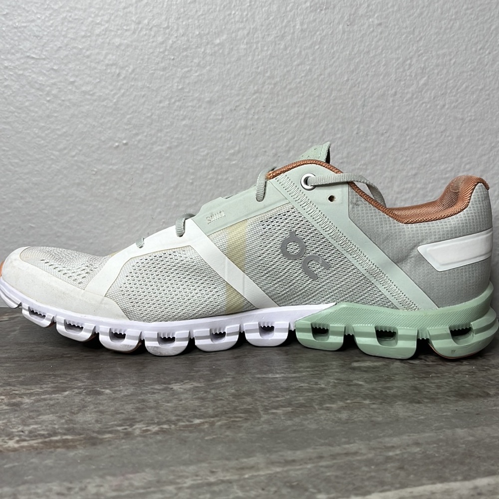 On-Running W’s Cloudflow Running Shoe Size 10.5 - image 3